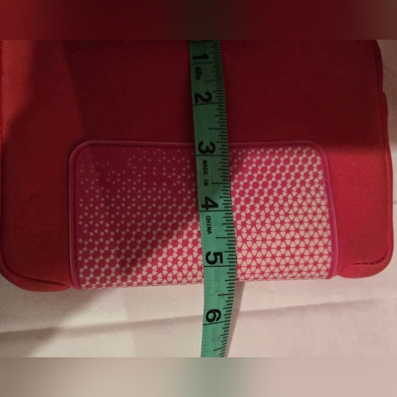 Belkin Pink Neoprene Tablet Sleeve - Protective Carry Case - Picture 10 of 11